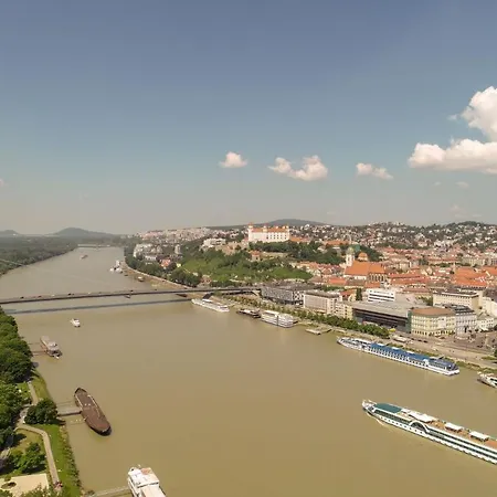 Zora Exclusive By Chors ברטיסלאבה